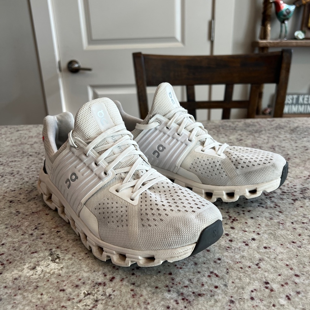On Women’s Cloudswift 41.98923 Pearl White Running Shoes